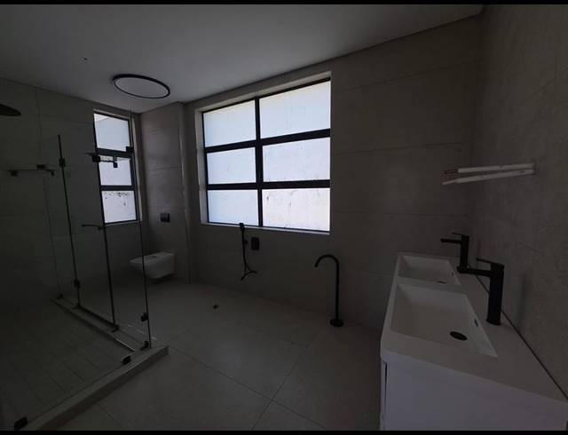 6 BEDROOM HOUSE FOR SALE IN MIDSTREAM HEIGHTS